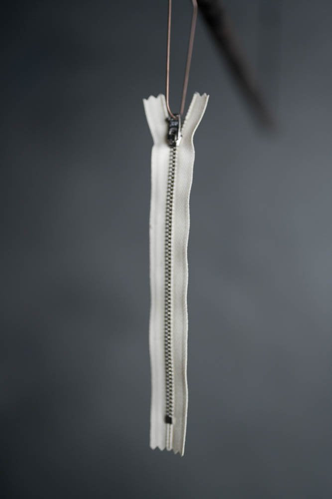 18cm Zip (Eve and Pegs)