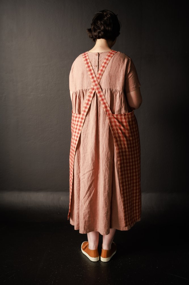 トップス fig London Betty apron The Betty Apron Sewing Pattern – Merchant & Mills