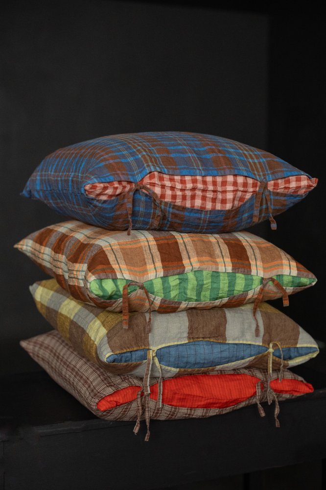 Baked Goods/Aloe Laundered Linen Peekaboo Cushion Cover