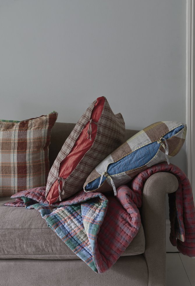 Baked Goods/Aloe Laundered Linen Peekaboo Cushion Cover