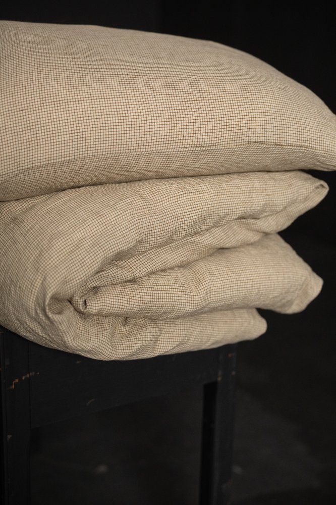 checked linen bedding