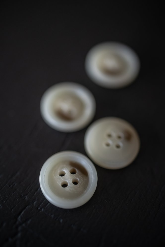 Vanilla Semi Mottled Button